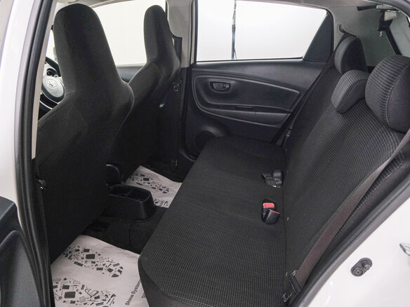 2017 Toyota Vitz III (XP130) Рестайлинг 2, белый, 879000 рублей - вид 19