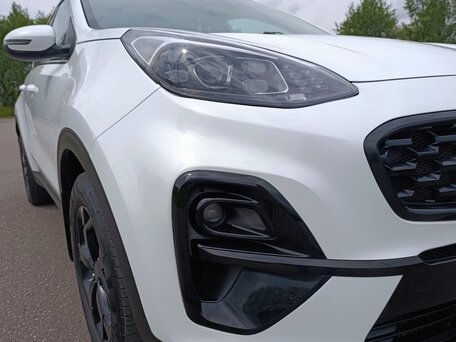 2021 Kia Sportage IV Рестайлинг, белый, 2029000 рублей, вид 2