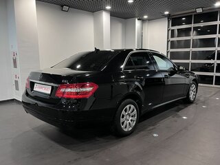 2011 Mercedes-Benz E-Класс 200 7G-Tronic IV (W212, S212, C207), чёрный, 1320000 рублей, вид 3