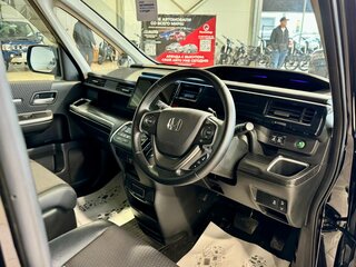2015 Honda Stepwgn V, чёрный, 1869000 рублей, вид 5