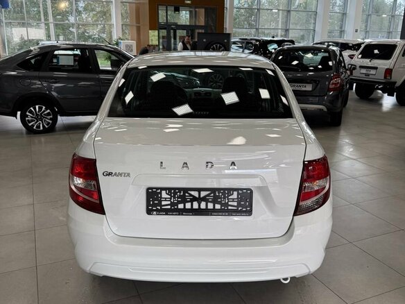2026 Lada (ВАЗ) Granta I Рестайлинг, белый - вид 3