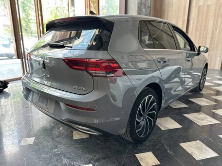 2022 Volkswagen Golf VIII, серый, 1932000 рублей, вид 3