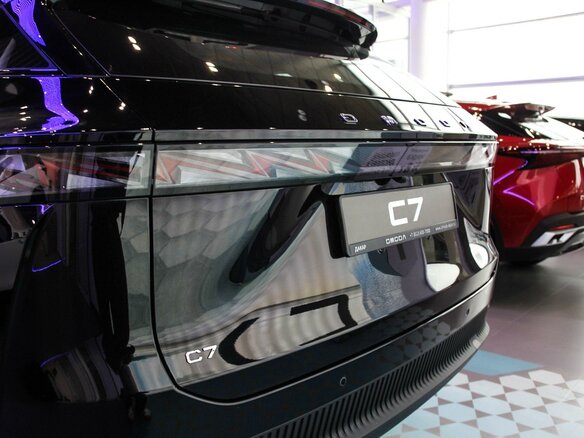 2026 Omoda C7, чёрный - вид 3