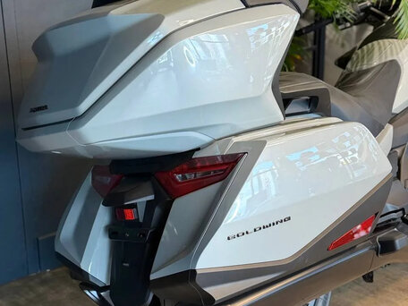 2026 Honda GL 1800 Gold Wing, серый, 4950000 рублей, вид 3