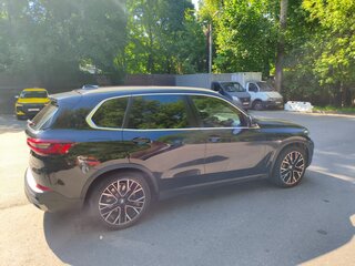 2020 BMW X5 45e IV (G05/G18), чёрный, 6800000 рублей, вид 4