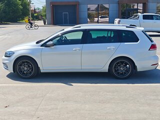 2017 Volkswagen Golf VII Рестайлинг, белый, 1530000 рублей, вид 4