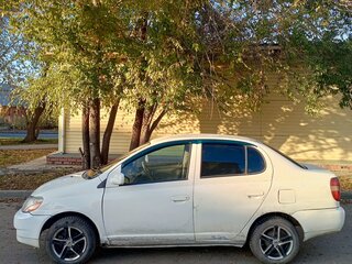 2001 Toyota Platz, белый, 175000 рублей, вид 5