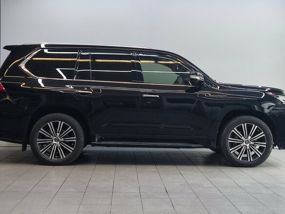 2017 Lexus LX 570 III Рестайлинг 2, чёрный, 8300000 рублей - вид 4