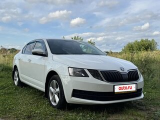 2017 Skoda Octavia III (A7) Рестайлинг, белый, 1190000 рублей, вид 4