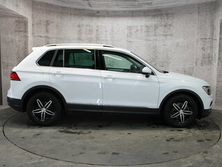 2017 Volkswagen Tiguan II, белый, 2674000 рублей, вид 4
