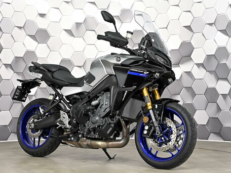 2021 Yamaha MT-09 Tracer (FJ-09), серебристый, 1499000 рублей, вид 1