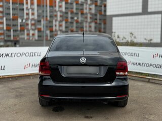 2015 Volkswagen Polo V Рестайлинг, чёрный, 799000 рублей, вид 5