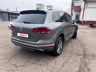 2017 Volkswagen Touareg II Рестайлинг, серый, 3620000 рублей, вид 5