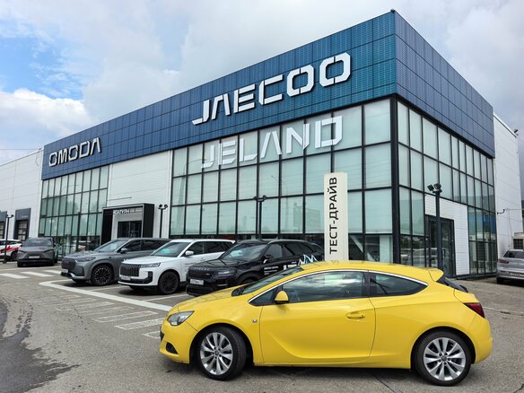 2012 Opel Astra GTC J Рестайлинг, жёлтый - вид 2