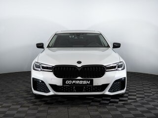 2019 BMW 5 серии 530i xDrive VII (G30/G31/G38), белый, 4230000 рублей, вид 3