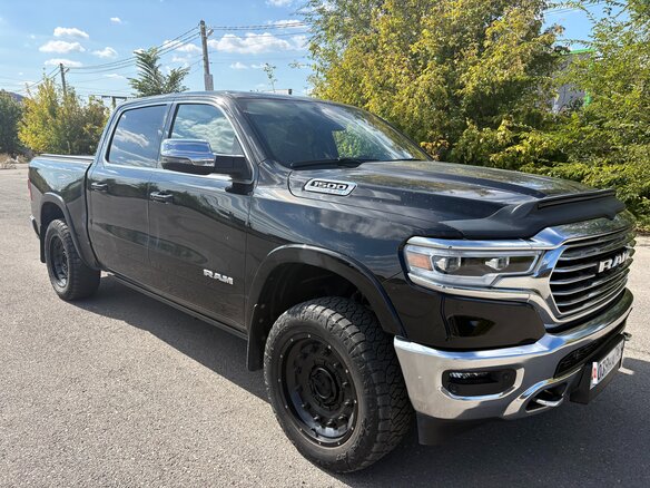 2023 Ram 1500 Quad Cab V, чёрный, 8000000 рублей - вид 1