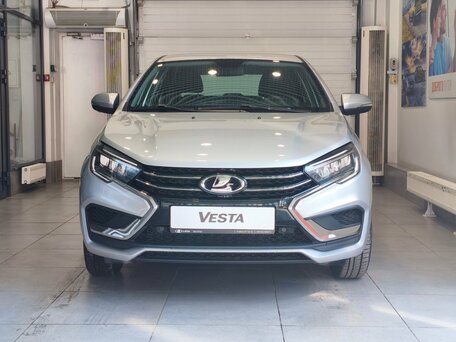 2026 Lada (ВАЗ) Vesta I Рестайлинг (NG), серебристый, 1705000 рублей, вид 2