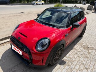 2021 Mini Hatch Cooper S III (F55/F56) Рестайлинг 2, красный, 2700000 рублей, вид 2
