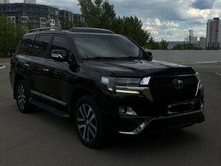 2017 Toyota Land Cruiser 200 Series Рестайлинг 2, чёрный, 6000000 рублей, вид 3