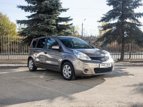 2013 Nissan Note I Рестайлинг, коричневый, 700000 рублей