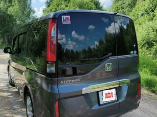 2017 Honda Stepwgn V, серый, 1950000 рублей, вид 3