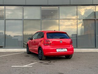 2013 Volkswagen Polo V, красный, 379000 рублей, вид 5