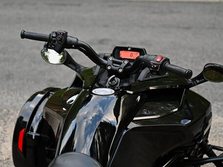 2023 BRP Can-Am Spyder, чёрный, 1800000 рублей, вид 2