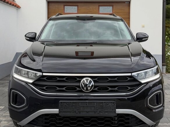 2023 Volkswagen T-Roc I Рестайлинг, чёрный, 1930000 рублей