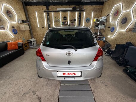 2008 Toyota Vitz II (XP90), серый, 524000 рублей, вид 2