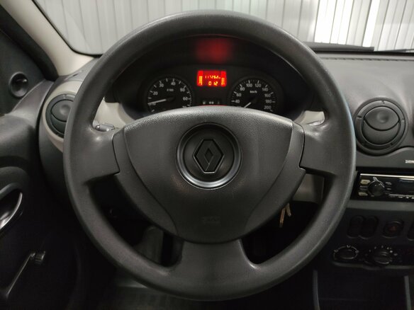 2014 Renault Logan I Рестайлинг, белый, 450000 рублей - вид 6