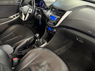 2013 Hyundai Solaris I, чёрный, 660000 рублей, вид 4