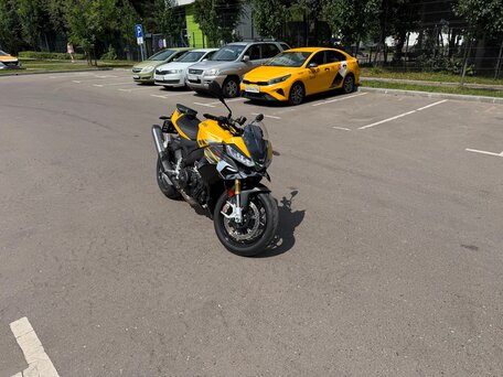 2025 Aprilia Tuono V4, жёлтый, 1979000 рублей, вид 1