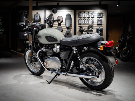 2026 Triumph Bonneville T120, серый, 2070000 рублей, вид 4