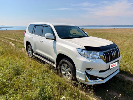 2020 Toyota Land Cruiser Prado 150 Series Рестайлинг 2, белый, 4950000 рублей, вид 3