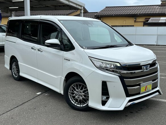 2021 Toyota Noah III (R80) Рестайлинг, белый, 1699000 рублей - вид 1