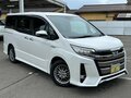 2021 Toyota Noah III (R80) Рестайлинг, белый, 1699000 рублей - вид 1