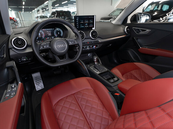 2025 Audi Q2 35 TFSI I Рестайлинг, серый - вид 6