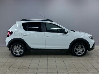 2022 Renault Sandero Stepway II Рестайлинг, белый, 1490000 рублей, вид 4