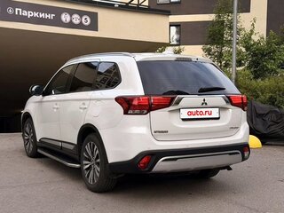 2019 Mitsubishi Outlander III Рестайлинг 3, белый, 1700000 рублей, вид 5