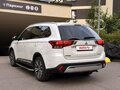 2019 Mitsubishi Outlander III Рестайлинг 3, белый, 1700000 рублей - вид 4