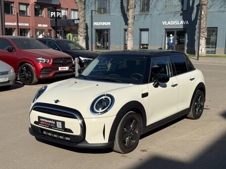 2023 Mini Hatch Cooper III (F55/F56) Рестайлинг 2, чёрный, 2410000 рублей, вид 1