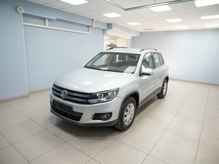 2014 Volkswagen Tiguan I Рестайлинг, серебристый, 1299000 рублей, вид 2