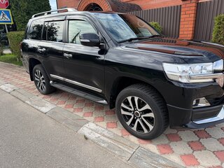 2019 Toyota Land Cruiser 200 Series Рестайлинг 2, чёрный, 6750000 рублей, вид 3