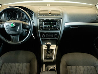 2011 Skoda Octavia DSG7 II (A5) Рестайлинг, белый, 850000 рублей, вид 5