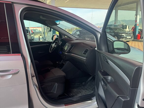 2010 Volkswagen Sharan II, серебристый, 1150000 рублей - вид 8