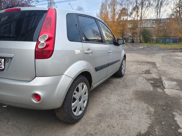 2006 Ford Fiesta Mk5, серый, 420000 рублей - вид 4
