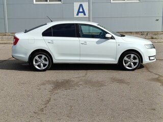 2014 Skoda Rapid I, белый, 825000 рублей, вид 4