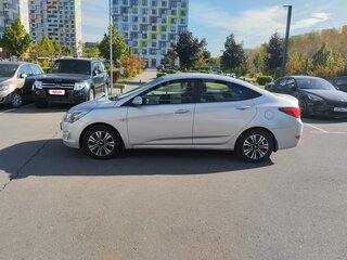 2016 Hyundai Solaris I Рестайлинг, серебристый, 770000 рублей, вид 5
