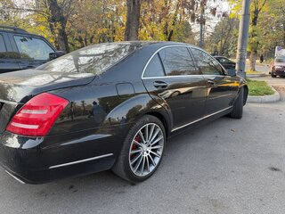 2010 Mercedes-Benz S-Класс 350 Long V (W221) Рестайлинг, чёрный, 1850000 рублей, вид 4