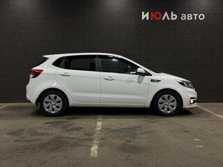 2016 Kia Rio III Рестайлинг, белый, 990000 рублей, вид 4